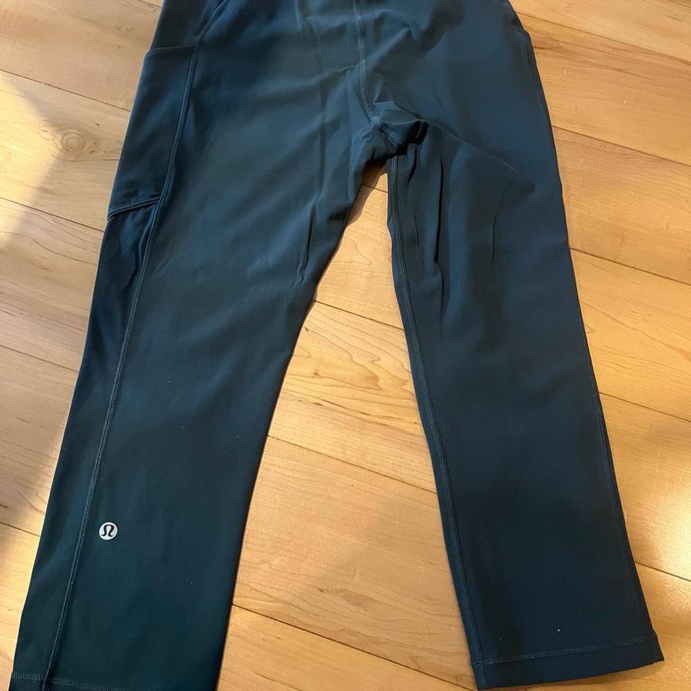 lululemon athletica Women’s Forest Green Capris